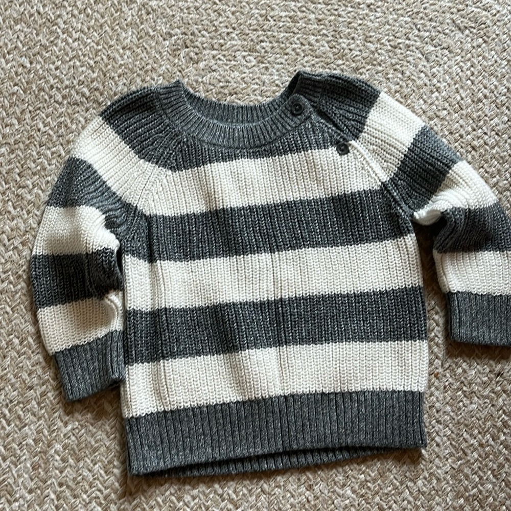 babyGAP | gray and white button neck sweater | NWT